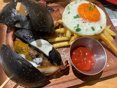 27&nbsp;牛肉汉堡-HELLO 27 意面·沙拉·帕尼尼