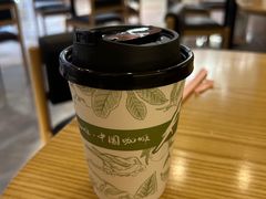 茉莉雪芽鲜奶茶-鹊茶咖啡•新中式(深圳首店)