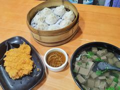 -莱莱小笼·乔艾