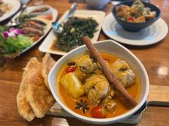 -Chom Cafe and Restaurant
