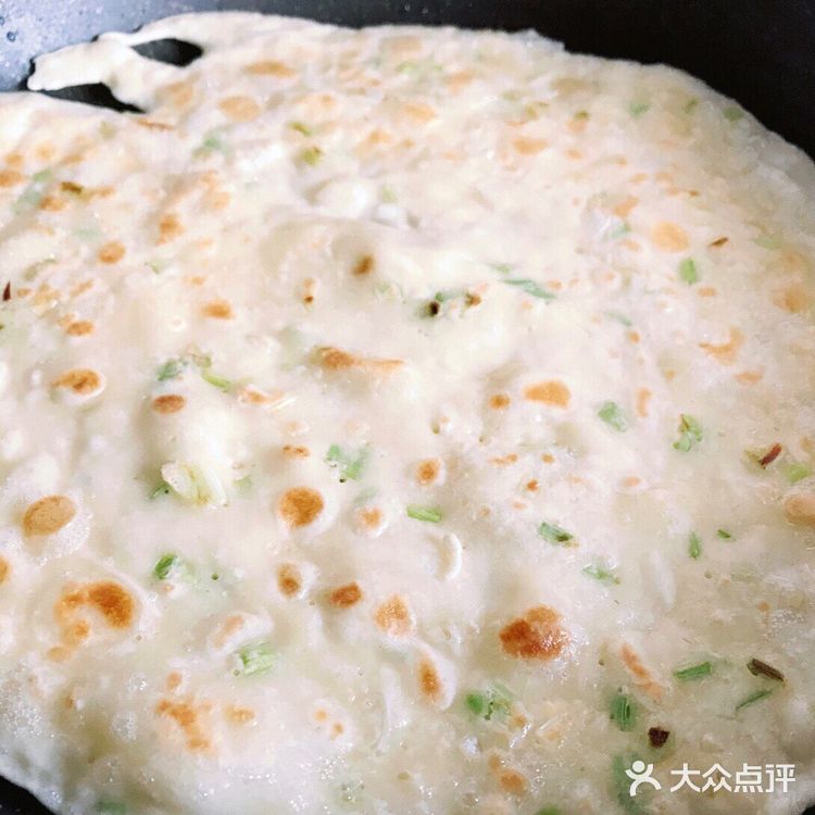 除了煎饼，也可以用预备好的发面，包点肉末
