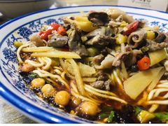 -渝之汇牛肉豌杂面
