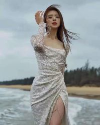 -Renee芮亦婚纱(原丽莎)