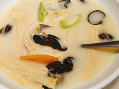 浓汤胜瓜煮鲜腐竹-汤城小厨•粤菜•靓汤(西直门凯德MALL店)