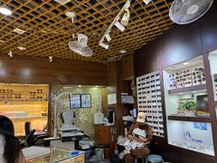 -三叶眼镜城批发市场(上海火车站店)