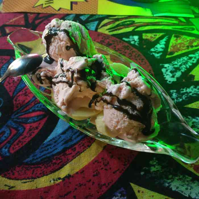 dac snake bar-"走到沙坡尾,看到一家小型西餐.老板很热情.