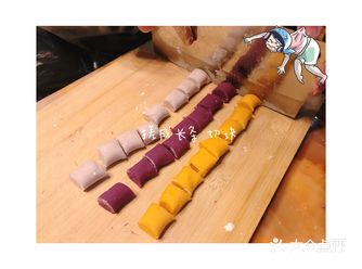 芋圆真的是好吃又简单,煮好随意加在其他糖水里面就可以