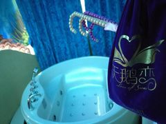 -天鹅恋主题酒店(积玉桥地铁站店)