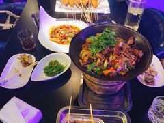 泥炉碳锅牛蛙-西街夜油条·麻团包乌饭
