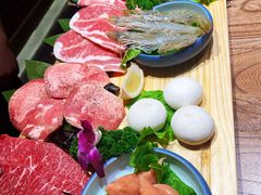 黑牛六拼-明洞阿姨·韩式酱蟹烤肉·创意料理(三元桥店)