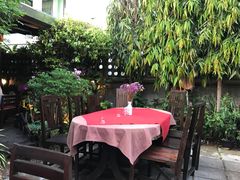 -Dash Teak House