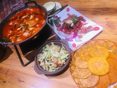 -老滇山寨•云南特色菜•地方菜•民族风情歌舞表演(金碧店)