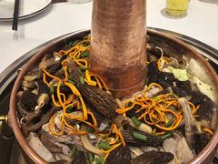 -乡土特色.冷锅鱼.牦牛肉汤锅