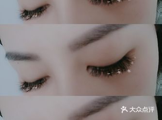 首先很抱歉没有拍很多照片，大家看到的这张拍摄于种睫毛