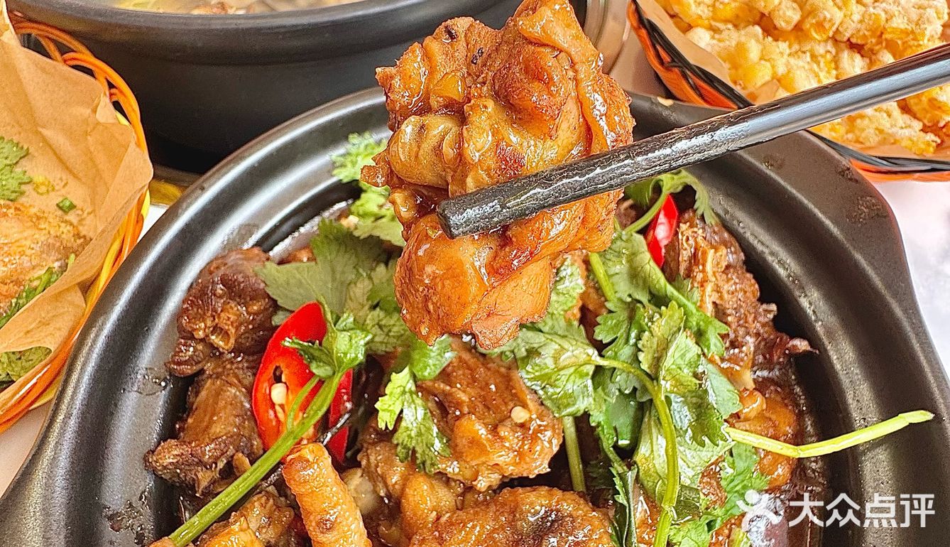 不开玩笑！在汕头吃到了很惊艳的鸡煲…