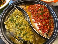 -阿瓦山寨·湘菜现炒·剁椒鱼头王(咸阳总店)