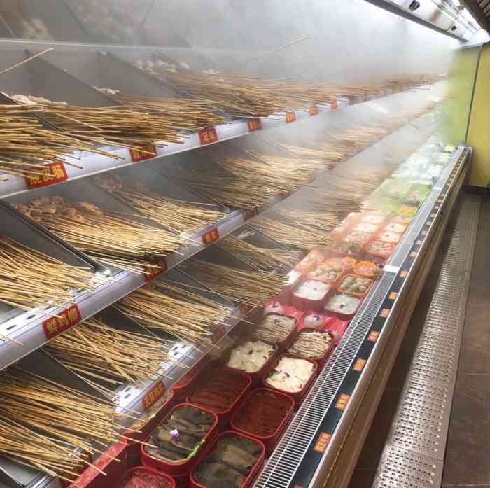 老马路串串香火锅-"他们家的串串锅底很香,串串量很足.菜品很.