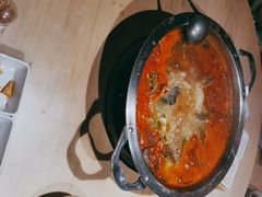 -野山舂·贵州现舂酸汤火锅(鸿通城店)