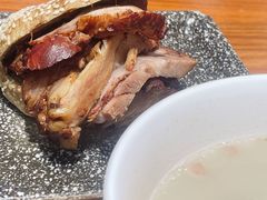 饼夹肘子-老天桥酱肉烧饼夹肘子(天桥店)