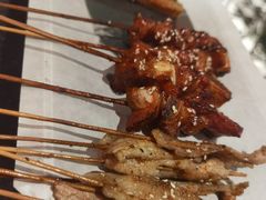 -何妹湿辣牛肉·粤式烧烤砂煲(桂雅路店)