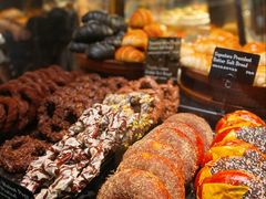 榛子巧克力酥皮碱水结-TRUFFE BOULANGERIE by B&C 松露与面包(港汇店)