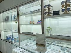 -翰佐蔡司小乐圆·依视路星趣控·暴龙眼镜折扣店