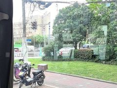 -必胜客(龙吴宅急送店)