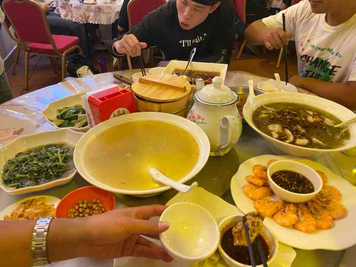 成都饭店-"鱼香茄子咸死了,根本不正宗,除了豆瓣酱的.