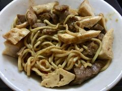 -松树干拌面店