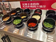 自助调料区-日进一片海.生腌海鲜火锅.宵夜烧烤(三里屯总店)