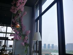 靠窗位-荣耀.西式融合餐厅(留云湖店)