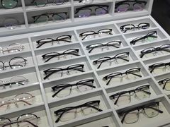 -臻美视爵眼镜·明月·依视路·蔡司折扣店(广渠门店)