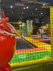 -蹦蹦跳跳(新奥购物中心店)