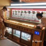 一顿饭服务员能过来不下20次，我真的是很无奈