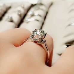 -威德钻石-克拉钻大本营(南京东路店)