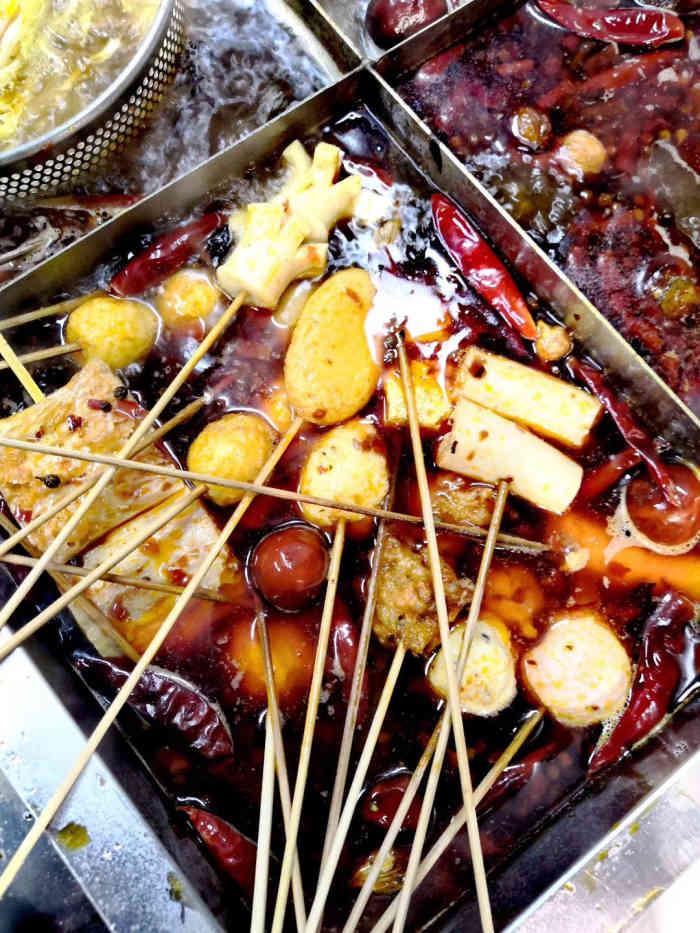 清真小树林串串香-"十一点左右不知道吃什么了 搜点评搜到的店.