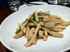 葱香豆腐皮-湖畔鲁菜·二十年老字号餐厅(大明湖店)