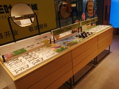 -LOOK眼镜·蔡司依视路配镜(宝山万达店)