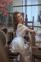 -觅白婚纱礼服馆