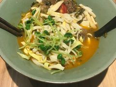 手切酸菜牛腱子面-陳八两面家(滨江天街店)