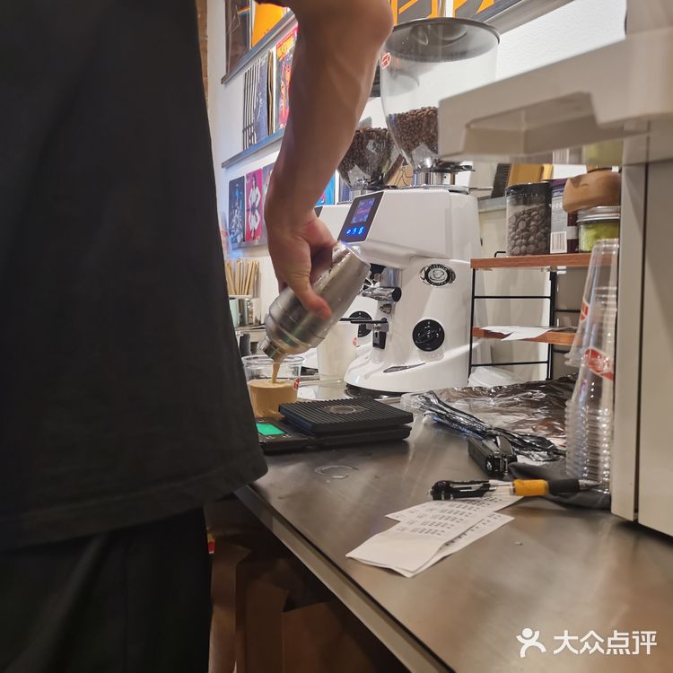 石墙里炸出的一隅艺术之家