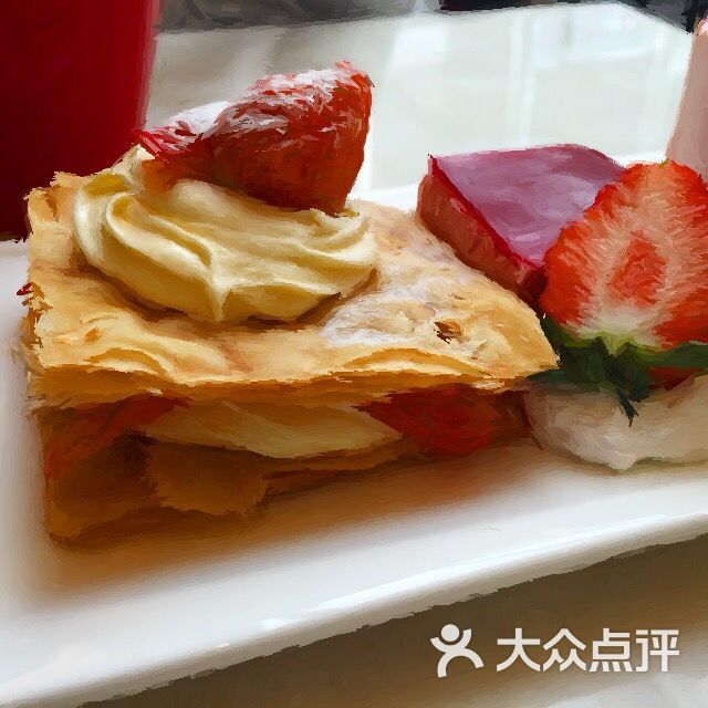 士多啤梨甜品拼盘