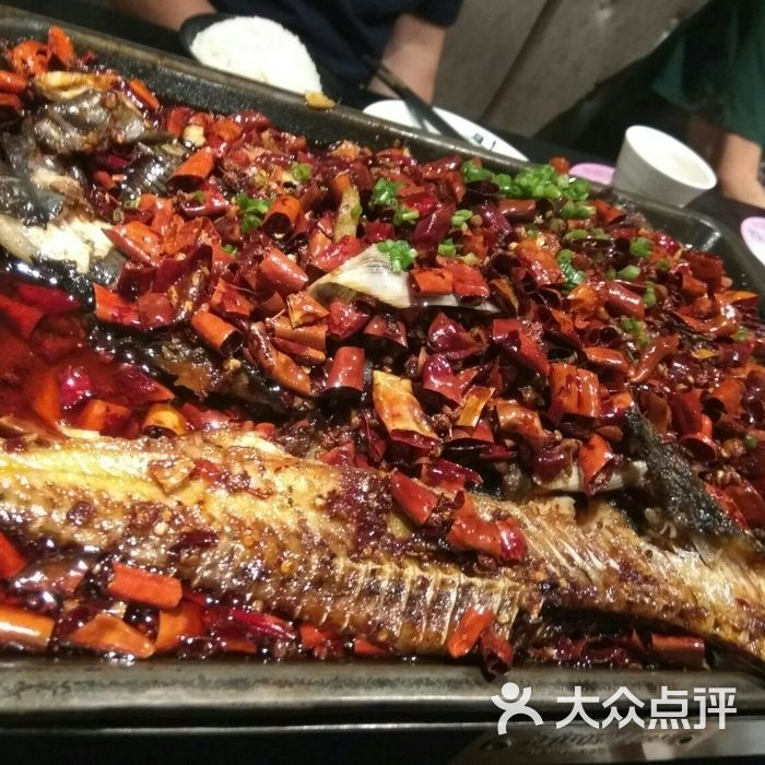 江邊城外烤全魚