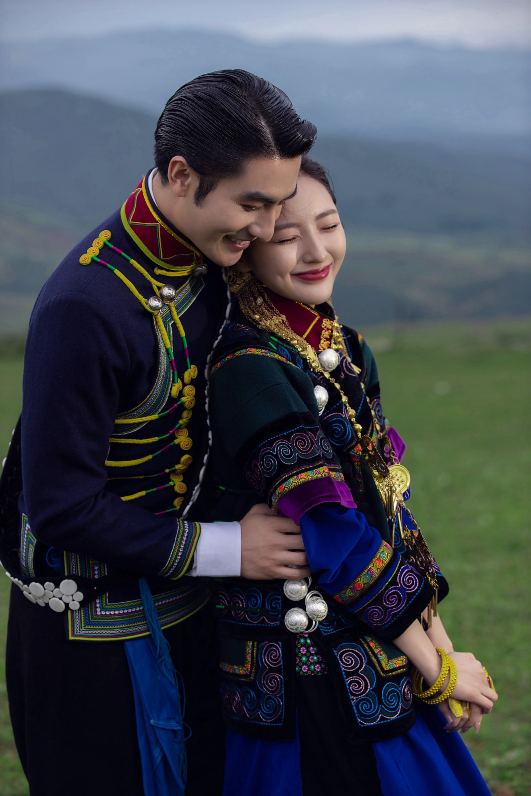 西昌彝族婚纱照