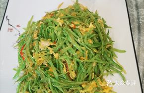 Stir-Fried Pea Pods with Chicken Wings