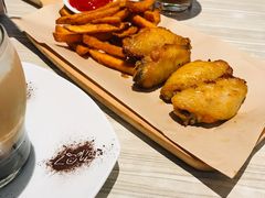 -必胜客(证大大拇指店)