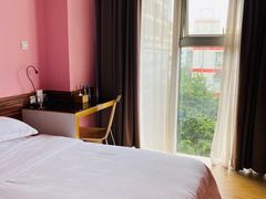 -卡罗酒店(东门晒布地铁站店)