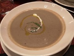 黑松露奶油蘑菇汤-WOLFGANG PUCK KITCHEN & BAR(迪士尼小镇店)