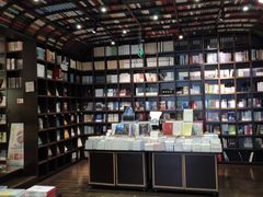 -钟书阁(松江泰晤士小镇店)