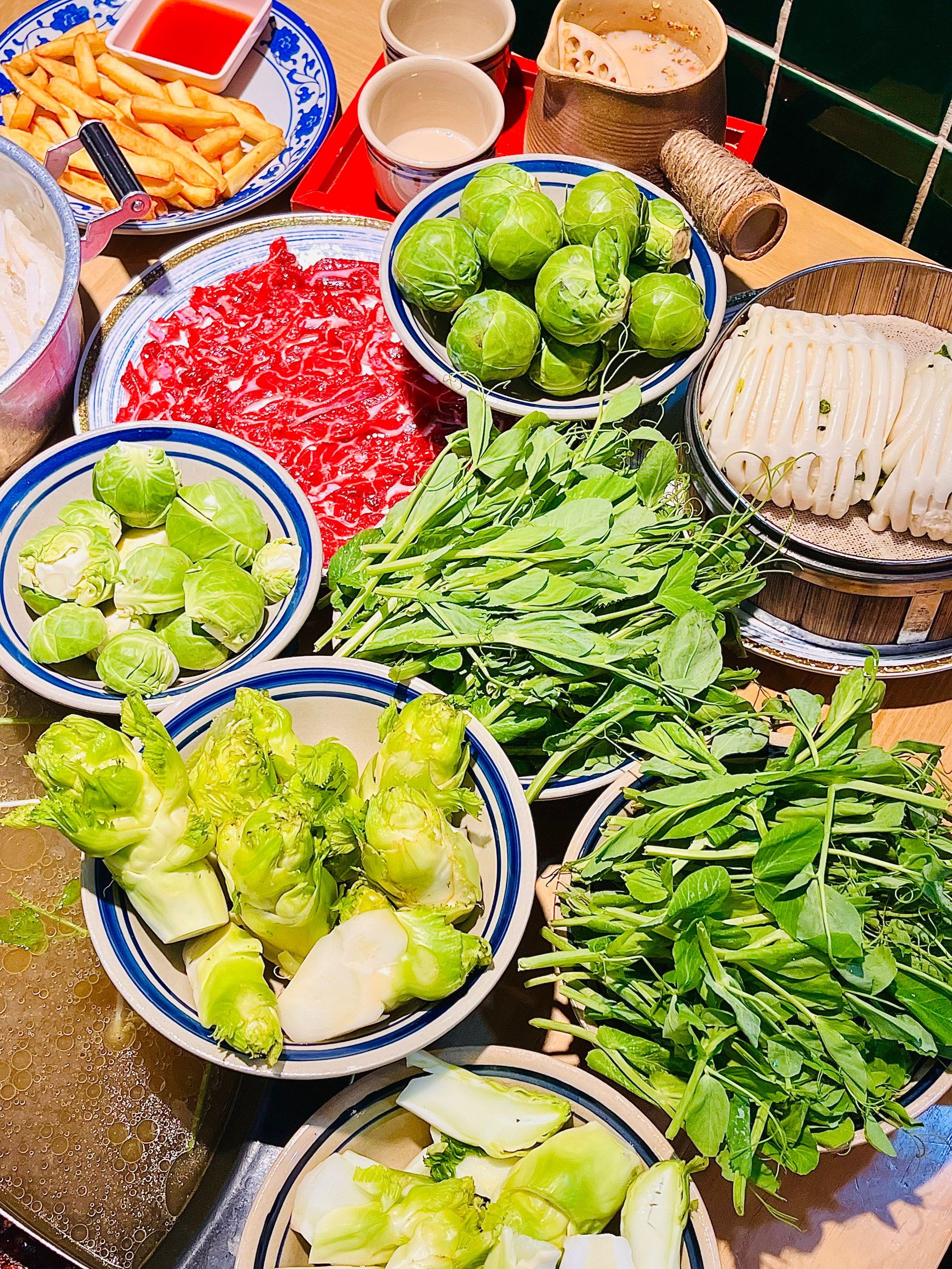 杭州终于有家满是绿叶菜🥬的火锅店了
儿菜豌豆苗爱好者狂喜
